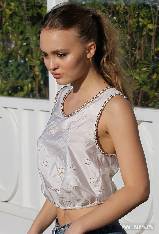 릴리로즈 뎁, 잭 스패로 선장아빠 똑닮았네