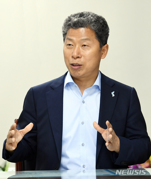 【광주=뉴시스】 인터뷰하는 서대석 광주 서구청장. 2019.01.01. (사진=뉴시스 DB) photo@newsis.com