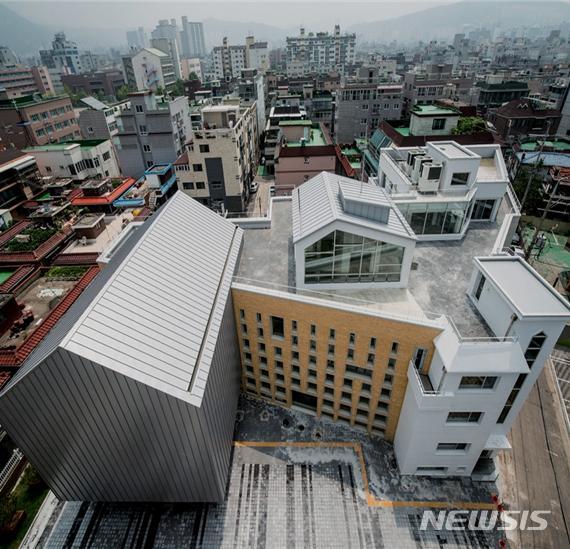 【서울=뉴시스】서울시 은평구 구산동 도서관마을. 디자인그룹 오즈 건축사사무소(최재원, 임상진, 신승수)가 설계했다.(제공=국토교통부)