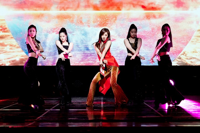 소녀시대 유리, 17년 소원 성취···마침내 솔로앨범 '1st Scene' 