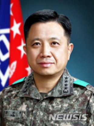 【서울=뉴시스】박한기 합동참모본부 의장 후보자는 5일 한반도 안보환경의 불확실성에 대비할 수 있는 강한 군대를 만들겠다는 뜻을 밝혔다. 박 후보자는 이날 오전 국회에서 열린 인사청문회 모두발언에서 "지금 한반도 안보상황은 평화와 번영으로 나아가기 위한 대전환기에 있다"며 이같이 말했다. 2018.10.05. (사진=국방부 제공)photo@newsis.com