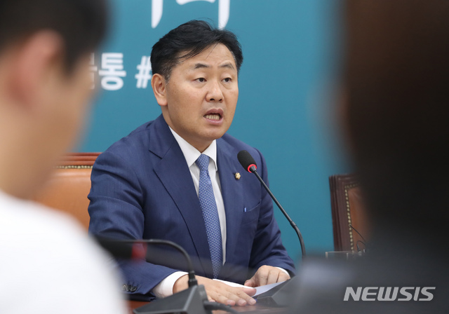 【서울=뉴시스】고승민 기자 = 바른미래당 김관영 원내대표가 7일 오후 서울 여의도 국회에서 취임 100일 기자간담회를 하고 있다. 2018.10.07.kkssmm99@newsis.com