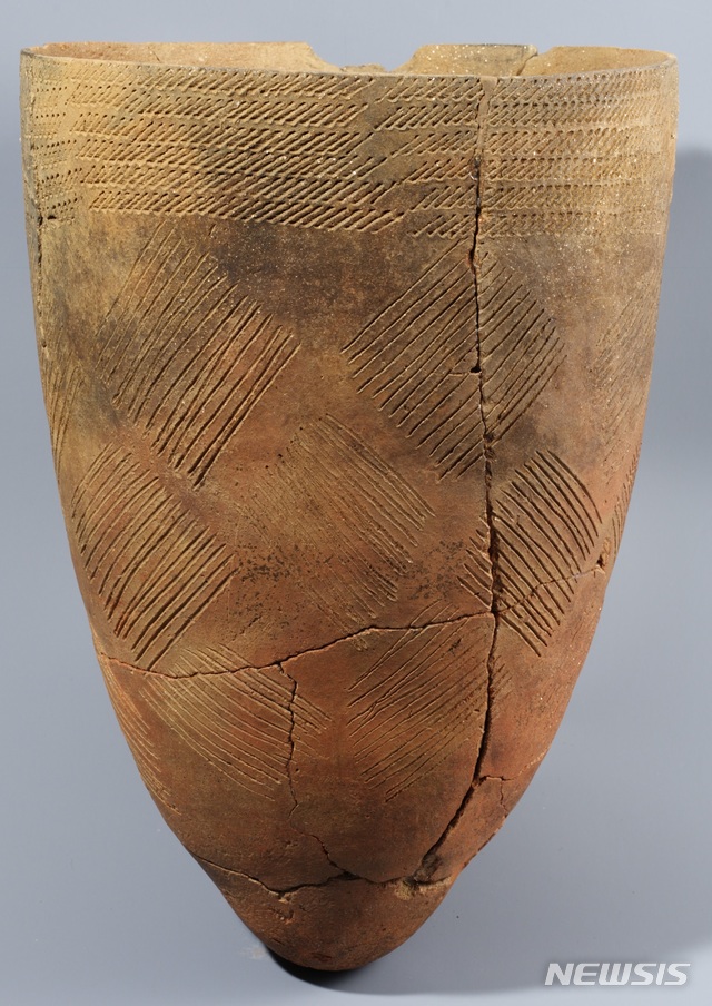 국립중앙박물관 빗살무늬 토기 '암사동 바리' 