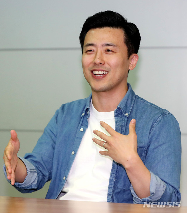 【서울=뉴시스】추상철 기자 = 중고상품 매매 플랫폼 '번개장터' 김철우 최고제품책임자(CPO)가 1일 오후 서울 구로구 번개장터 사무실에서 뉴시스와 인터뷰를 하고 있다. 2018.10.01. scchoo@newsis.com