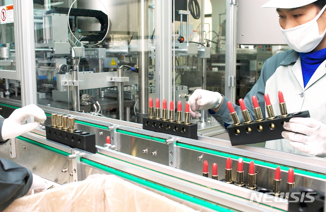 【서울=뉴시스】화장품 생산공장. 2018.10.10.(사진= 뉴시스DB) photo@newsis.com