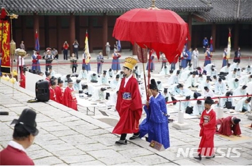 【서울=뉴시스】서울시는 13일 오전 9시부터 오후 4시까지 창덕궁 인정전에서 제25회 조선시대 과거제 재현행사를 개최한다. <사진제공=서울시> 2018.10.10.