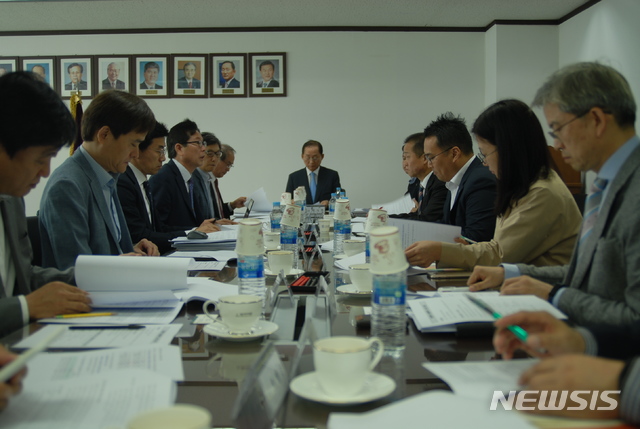 【세종=뉴시스】 이연희 기자 = 한국전문대학교육협의회가 10일 '전문대학 상생 협력 TF위원회'를 발족하고 정례 회의를 열어 전문대학 차별 등 현안에 대응하기로 했다. (사진=전문대교협 제공)