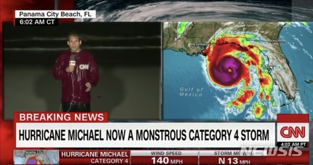 【로스앤젤레스=뉴시스】 4등급으로 세력을 키우며 북상 중인 허리케인 '마이클'이 10일(현지시간) 미국 플로리다주 북서부와 앨라배마주 남부를 강타하기 직전이어서 긴장이 고조되고 있다. <사진=CNN 방송화면 캡처> 2018.10.10