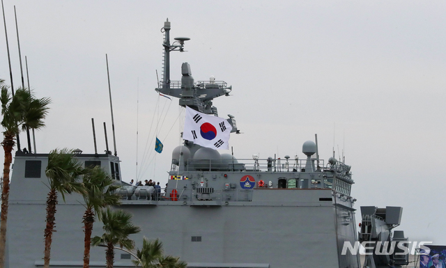【서귀포=뉴시스】우장호 기자 = 제주 국제관함식이 개막한 지난해 10월10일 오후 제주 서귀포시 강정동 제주해군기지 에 독도함이 입항해 관함식을 준비하고 있다. 2018.10.10. woo1223@newsis.com