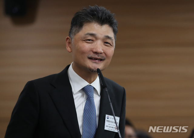 【과천=뉴시스】김진아 기자 = 김범수 카카오 의장. 2018.10.10. bluesoda@newsis.com (뉴시스DB)