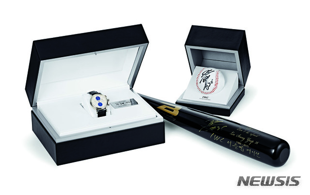 【서울=뉴시스】케이옥션 IWC보도용 세트구성.시작가 750만원.