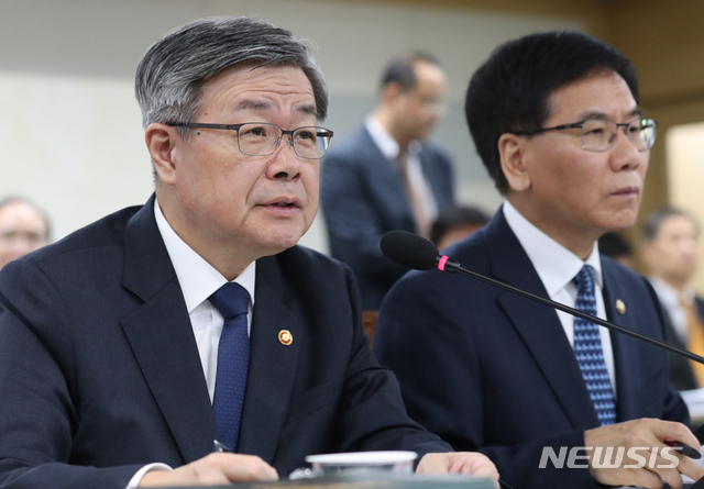 [종합]고용부 국감…고용부진 놓고 野 "실험용 쥐" 與 "나쁜 지적"