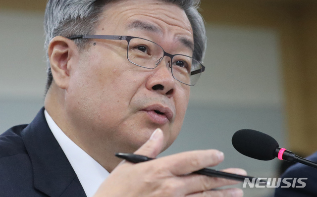 이재갑 "9월 고용동향, 당초 우려보다 다소 나아져"