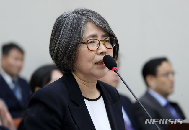 【서울=뉴시스】홍효식 기자 = 김영란 대입제도개편 공론화위원장이 11일 서울 여의도 국회에서 열린 교육위원회의 교육부 등에 대한 국정감사에 증인으로 출석해 의원들의 질의에 답변하고 있다. 2018.10.11.&nbsp; yesphoto@newsis.com