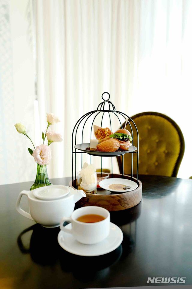 레스케이프 호텔 '르 살롱 바이 메종 엠오'의 '애프터눈 티 세트'