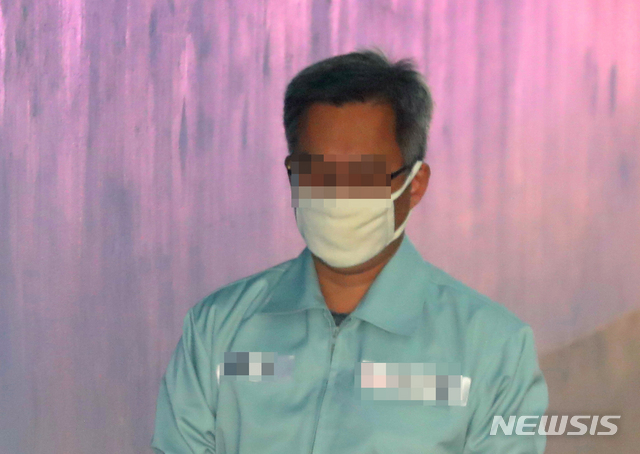 【서울=뉴시스】전진환 기자 = 댓글 조작 의혹 사건으로 구속기소된 드루킹 김모씨가 지난 12일 오전 서울 서초구 중앙지법으로 들어가고 있다. 2018.10.12. amin2@newsis.com