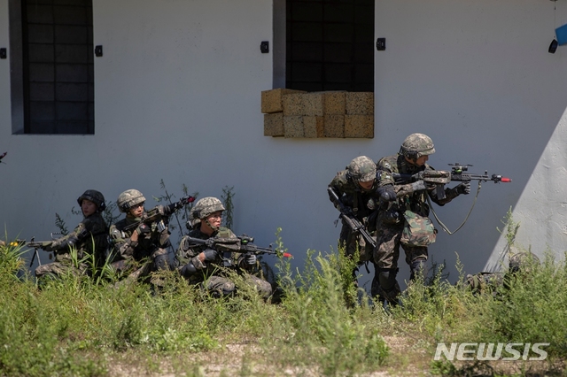 【서울=뉴시스】육군 과학화전투훈련단에서 훈련을 받고 있는 장병들의 모습. 2018.10.14. (사진=대한민국 육군 제공) photo@newsis.com