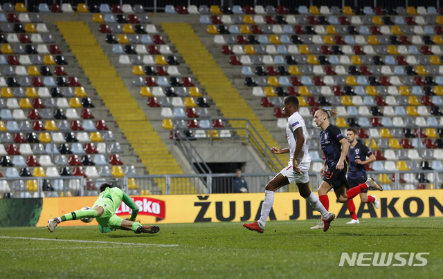 【리예카=AP/뉴시스】크로아티아-잉글랜드전 텅빈 관중석