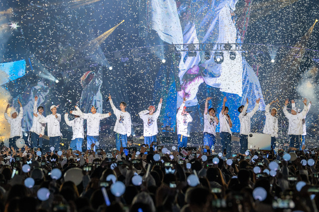 [리뷰] 17년 만의 만남 "기다렸어"···H.O.T.·5만여 팬들 감격 눈물