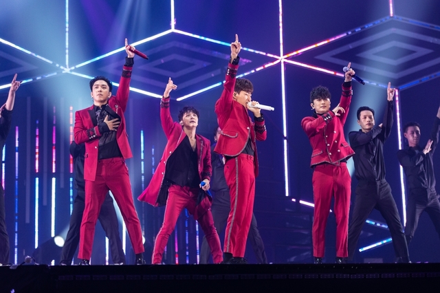 [리뷰] 강성훈 빠진 젝스키스 "지금 여기 우리면 돼요" 