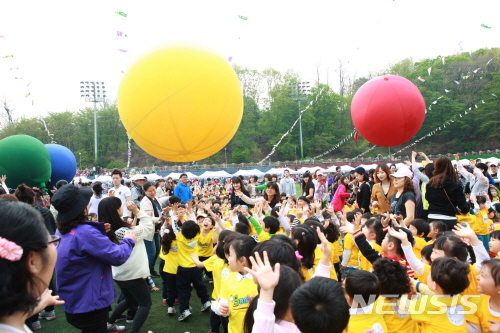 【서울=뉴시스】강북구 꿈나무 큰 잔치 모습. <사진제공=강북구청> 2018.10.15. 