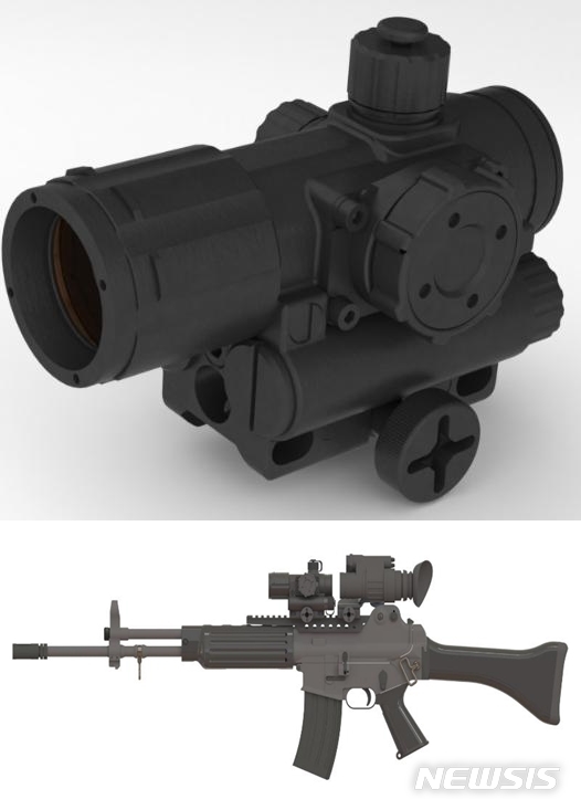 【서울=뉴시스】 군이 지난해 전력화를 완료한 조준경(위)과 조준경을 K-2 소총에 장착한 모습. (뉴시스DB)