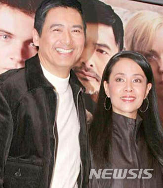 홍콩 출신 월드스타 저우룬파 부부