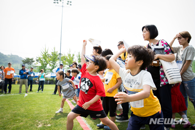 20일 진주서 무림 페이퍼 주최 '종이비행기대회' 열려