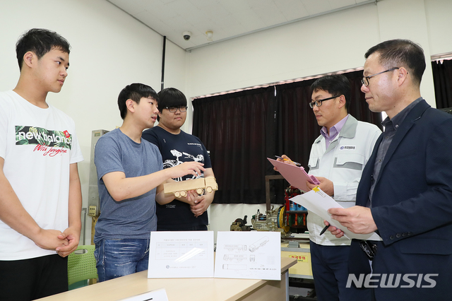 【완주=뉴시스】윤난슬 기자 = 우석대학교가 i-CAD교육사업이 일자리 미스매칭에 따른 인력수급 불균형 해소를 위해 앞장서고 있다. 2018.10.16.(사진=전북대 제공) photo@newsis.com