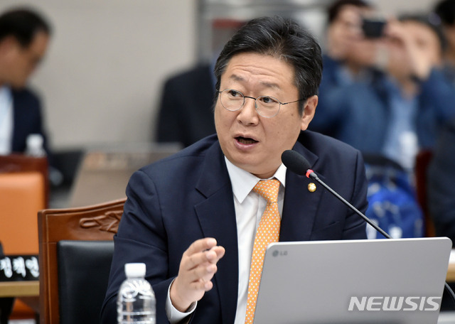 [안동=뉴시스]우종록 기자 = 더불어민주당 황희 의원. 2018.10.16. wjr@newsis.com