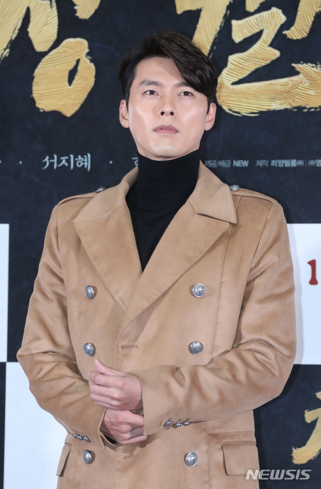 【서울=뉴시스】조수정 기자 = 배우 현빈이 영화 '창궐' 시사회가 열린 17일 오후 서울 송파구 신천동 롯데시네마 월드타워에서 포즈를 취하고 있다. 영화 '창궐'은 오는 25일 개봉한다. 2018.10.17. chocrystal@newsis.com