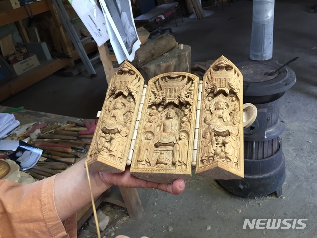 【안동=뉴시스】류상현 기자 = 조병현 씨가 제작한 목조각상. 2018.10.18 (사진=경북도 제공)&nbsp; photo@newsis.com 