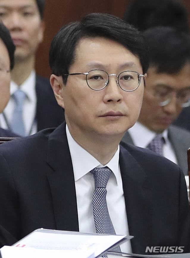 【서울=뉴시스】최진석 기자 = 권익환 서울남부지검장이 2018년 10월19일 오전 서울 서초구 서울고등검찰청에서 열린 국회 법제사법위원회의 서울고검 및 서울중앙지검, 서울동·서·남·북부지검, 수원·의정부·인천·춘천지검에 대한 국정감사에 출석해 있다. 2018.10.19.myjs@newsis.com