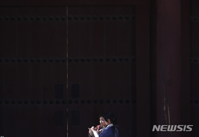 한복이 아니지는 않잖수