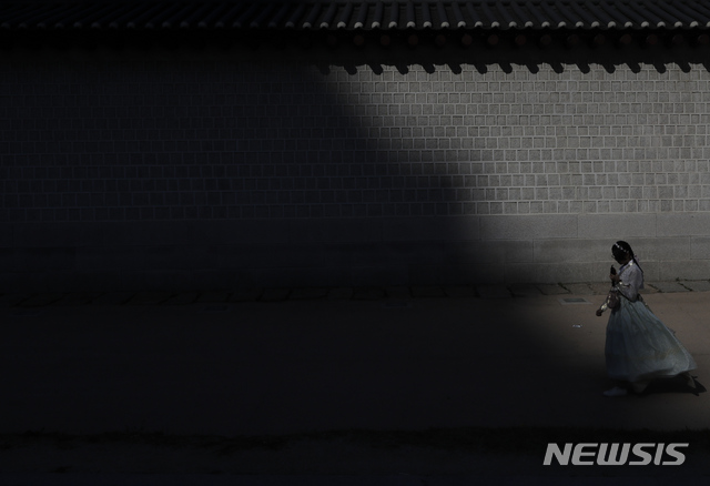 한복이 아니지는 않잖수