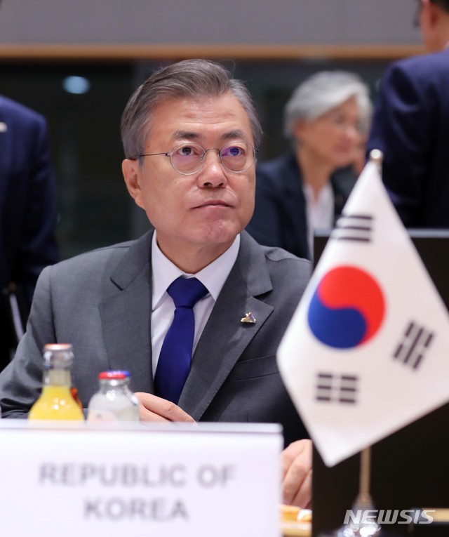 【브뤼셀(벨기에)=뉴시스】전신 기자 = 문재인 대통령이 19일 오전(현지시각) 벨기에 브뤼셀 유러피언빌딩에서 열린 제12차 아셈정상회의 전체회의에 참석하고 있다. 2018.10.19.&nbsp; photo1006@newsis.com