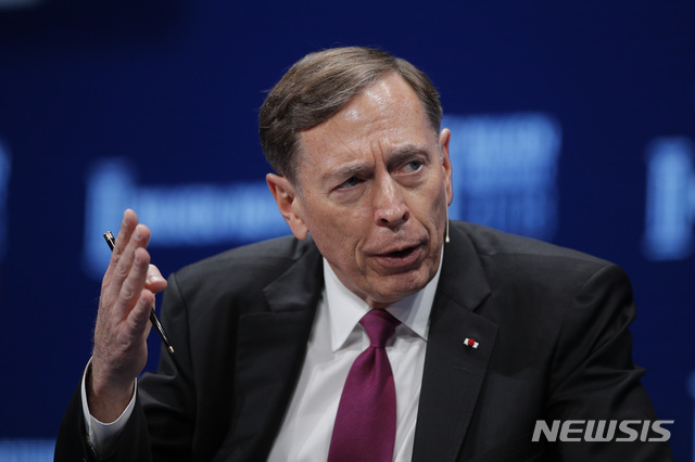 [AP/뉴시스] 미군 중부사령부 사령관 출신인 데이비드 퍼트레이어스 전 중앙정보국(CIA) 국장. 2025.08.25.