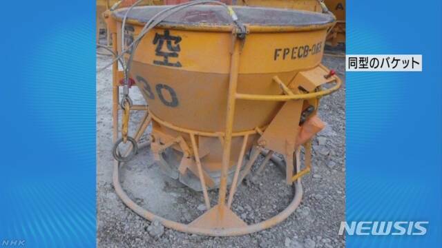 【서울=뉴시스】21일 일본에서 헬리콥터가 운반하던 약 600㎏ 무게의 레이콘이 지상으로 떨어지는 사고가 발생했다. 추락한 곳이 주택이나 건물이 없는 산 지역이어서 부상자 등 피해에 대한 보고는 없었다. 추락한 레미콘과 같은 종류의 레미콘. <사진 출처 : 日 NHK 방송> 2018.10.21