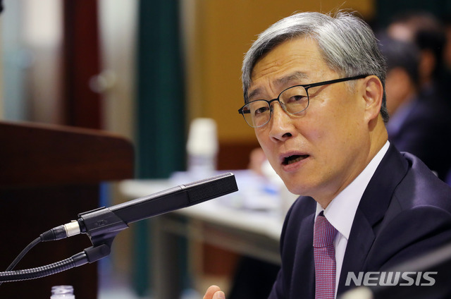 【서울=뉴시스】배훈식 기자 = 최재형 감사원장이 22일 오전 서울 종로구 감사원에서 열린 국회 법제사법위원회 2018 국정감사에 참석, 의원 질의에 답변하고 있다. 2018.10.22. dahora83@newsis.com