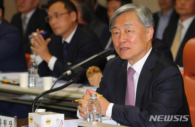 【서울=뉴시스】배훈식 기자 = 최재형 감사원장이 22일 오전 서울 종로구 감사원에서 열린 국회 법제사법위원회 2018 국정감사에 참석, 의원 질의에 답변하고 있다. 2018.10.22.&nbsp; dahora83@newsis.com