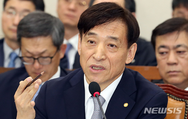 이주열 "금리인상 기정사실화 아냐…실물경기 보고 결정"