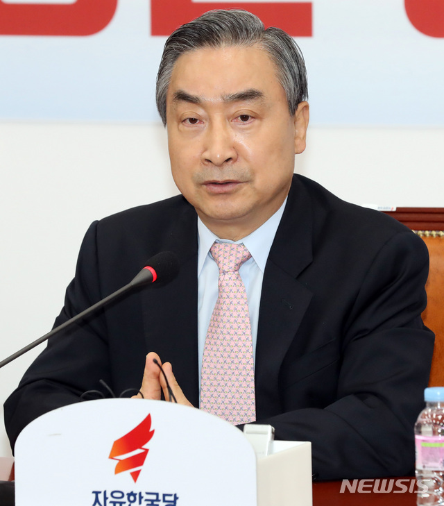 【서울=뉴시스】박영태 기자 = 22일 오전 서울 영등포구 여의도 국회에서 열린 자유한국당 국가안보특별위원회 간담회에서 전옥현 위원장이 발언하고 있다. 2018.10.22.since1999@newsis.com