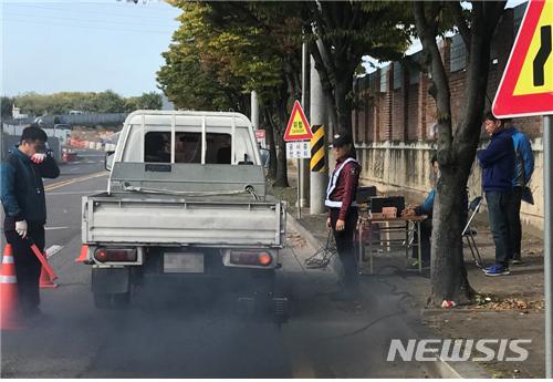 【대구=뉴시스】 자동차 배출가스 합동점검 모습이다. 뉴시스DB. 2024.04.04. photo@newsis.com