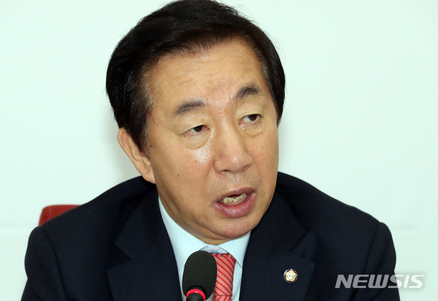 【서울=뉴시스】박영태 기자 = 김성태 자유한국당 원내대표가 24일 오후 서울 영등포구 여의도 국회 자유한국당 원내대표실에서 열린 현안관련 긴급 기자회견에서 발언하고 있다. 2018.10.24.since1999@newsis.com