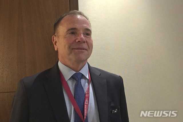 【바르샤바( 폴란드) = AP/뉴시스】 바르샤바의 안보 포럼에 참석한 전 미군유럽사령관 벤 하지스 중장. 그는 24일(현지시간) 이 포럼에서 앞으로 15년내에 미국은 중국과 전쟁을 할 것이라고 말했다. 