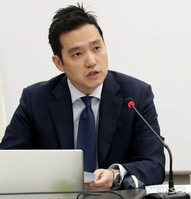 【서울=뉴시스】박영태 기자 = 김세의 전 MBC 기자가 지난 3월27일 오후 서울 영등포구 여의도 국회에서 진행된 자유한국당 '좌파정권 방송장악 피해자 지원 특별위원회' 1차 회의에서 발언하고 있다. 2018.03.27. since1999@newsis.com