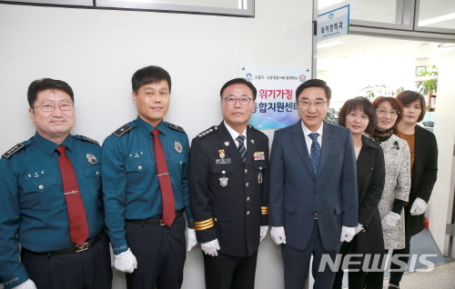 【서울=뉴시스】서울 도봉구 위기가정 통합지원센터 현판식 사진. <사진제공=도봉구청> 2018.10.26.