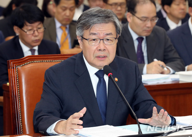 이재갑 "文 대통령 ILO 기조연설 결정된 바 없어"