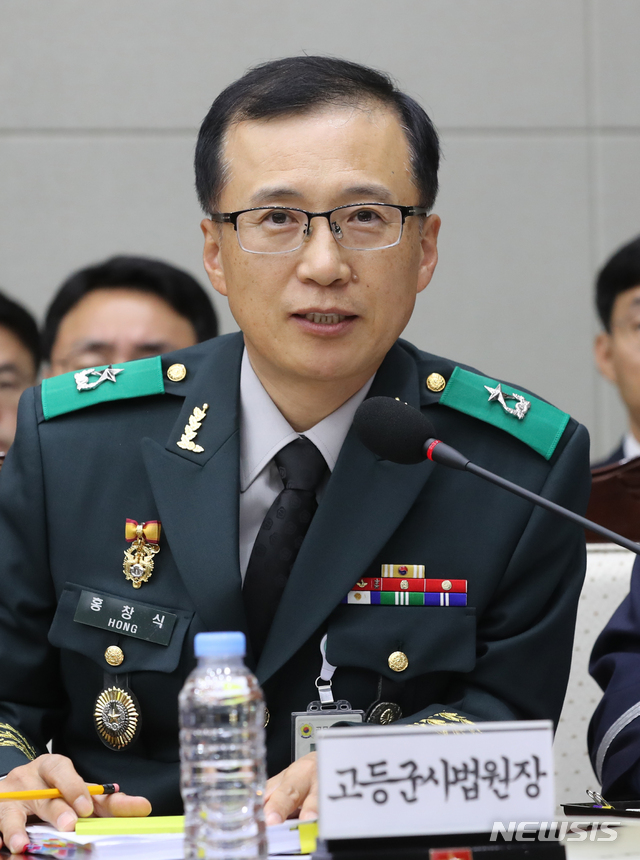 [서울=뉴시스]전진환 기자 = 12·3 비상계엄 당시 국방부 장·차관에게 아무런 법적 조언을 하지 않는 등 의무를 다하지 않았다는 혐의로 재판에 넘겨진 홍창식 국방부 법무관리관이 15일 첫 재판에서 무죄를 주장했다. (사진=뉴시스DB) 2026.09.15. amin2@newsis.com