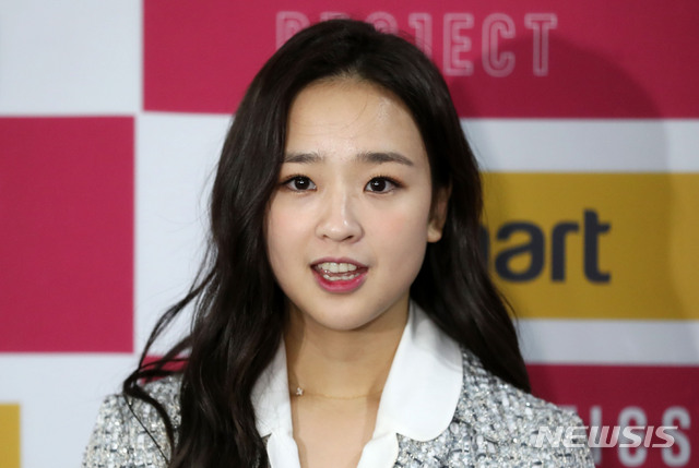 【서울=뉴시스】홍효식 기자 = 리듬체조 요정 손연재 전 선수가 26일 오후 서울 강서구 KBS아레나홀에서 열린 '짐네스틱스 프로젝트:워크샵&컴페티션 2018'에서 미디어 인터뷰를 하고 있다. 짐네스틱스 프로젝트는 리듬체조를 통해 받은 사랑을 리듬체조로 환원하겠다는 손연재의 의지를 담은 행보이며 손연재가 직접 유망주들을 지도하는 '마스터 클래스'와 유망주들의 '갈라쇼'로 구성된다. 2018.10.26. yesphoto@newsis.com